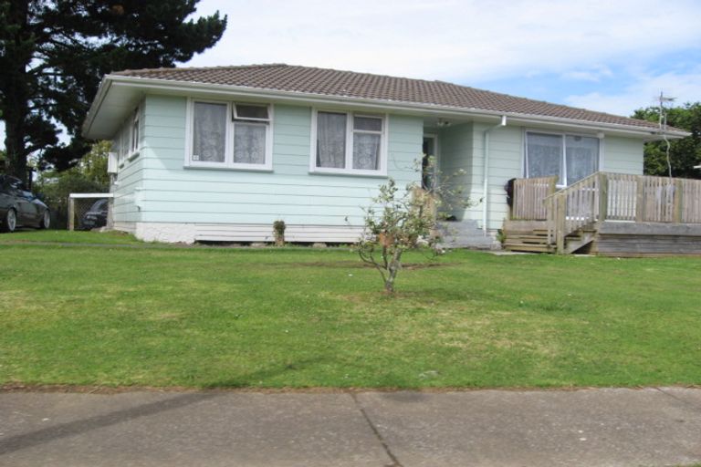 Photo of property in 100 Chingford Close, Mangere, Auckland, 2022