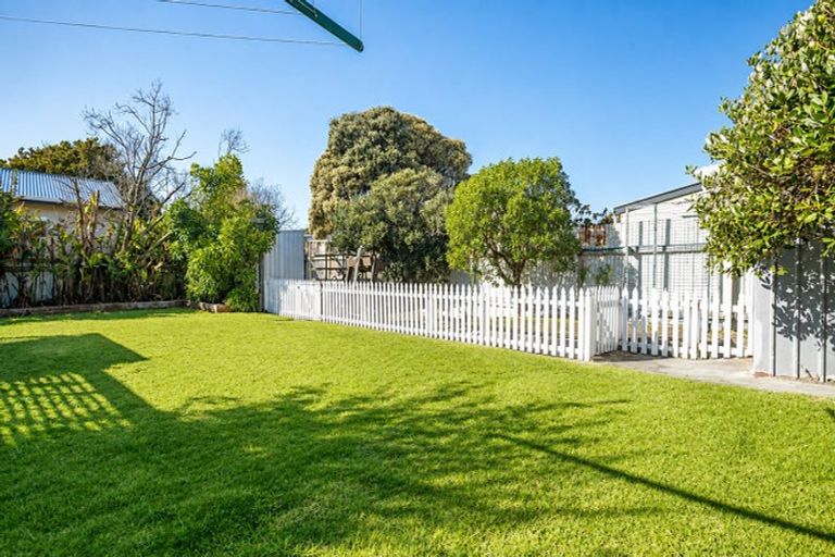 Photo of property in 38 Norfolk Crescent, Otaki Beach, Otaki, 5512