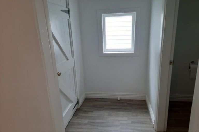 Photo of property in 56 Aikmans Road, Merivale, Christchurch, 8014