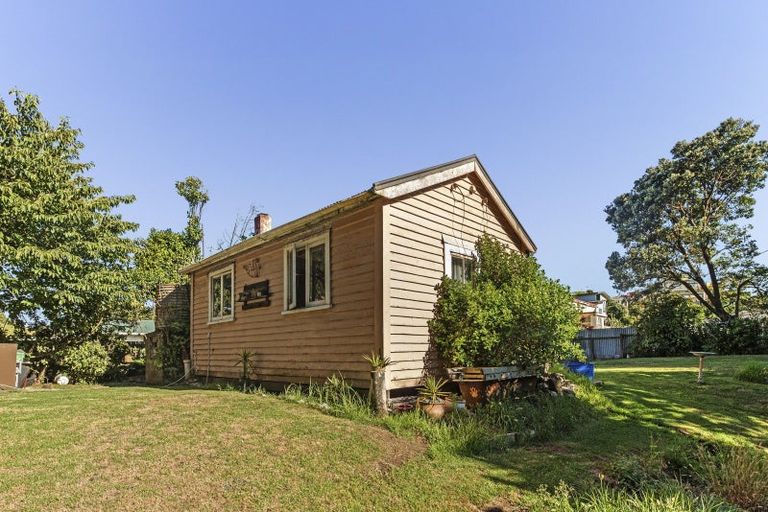 Photo of property in 6 Rangi Street, Mokau, 4376