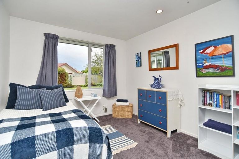 Photo of property in 9 Springside Place, Redwood, Christchurch, 8051