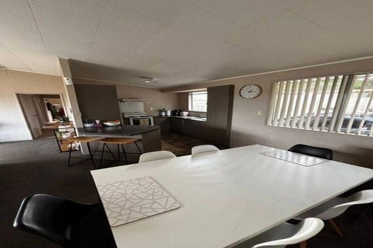 Photo of property in 121 Sunnyside Road, Sunnyvale, Auckland, 0612