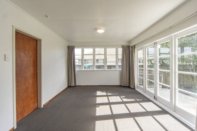 Photo of property in 5 Paul Crescent, Fairfield, Hamilton, 3214