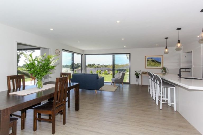 Photo of property in 2 Western Rise, Hurworth, New Plymouth, 4310