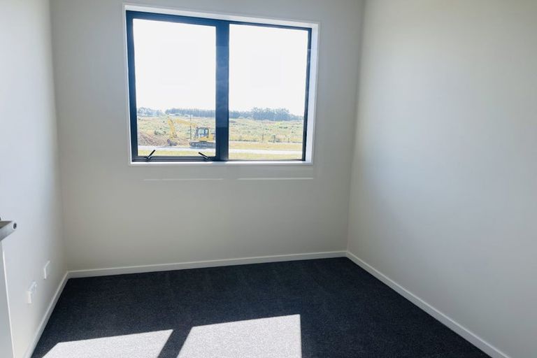 Photo of property in 20 Mene Way, Karaka, 2113