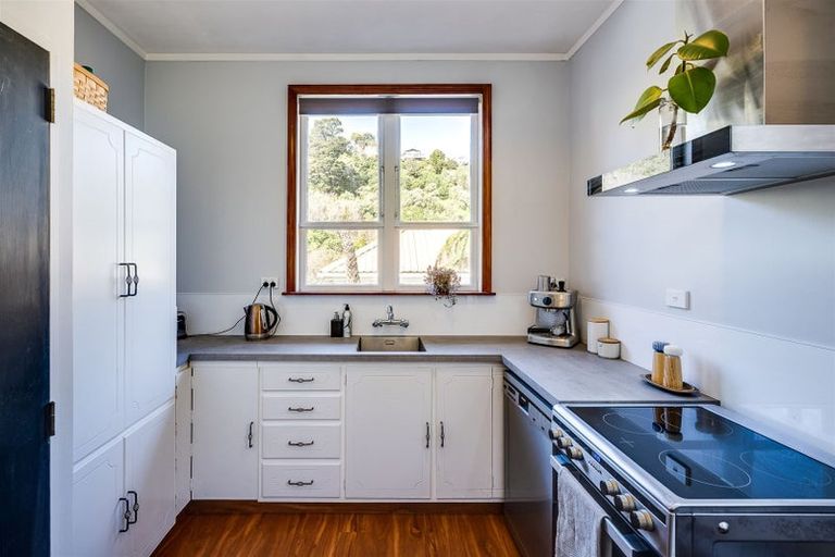 Photo of property in 6 Little Burke Street, Hospital Hill, Napier, 4110