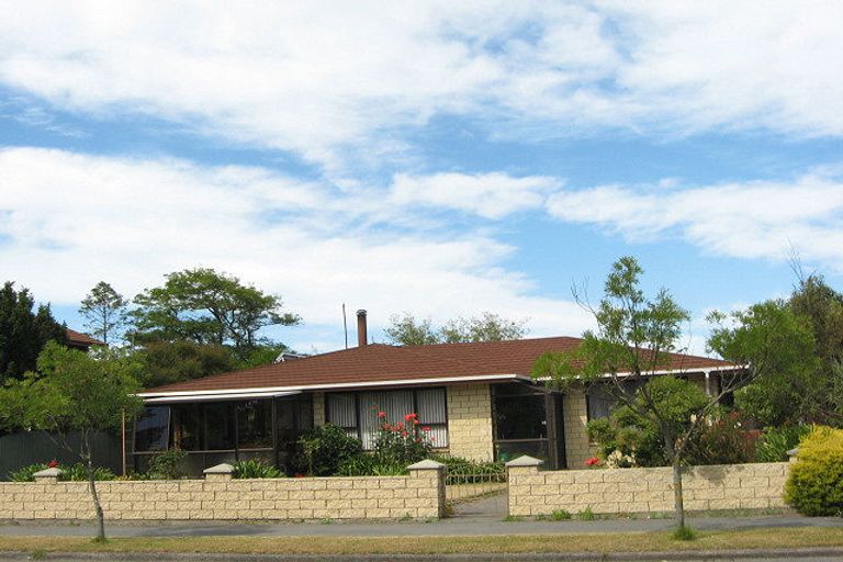 Photo of property in 56 Royal Park Drive, Parklands, Christchurch, 8083