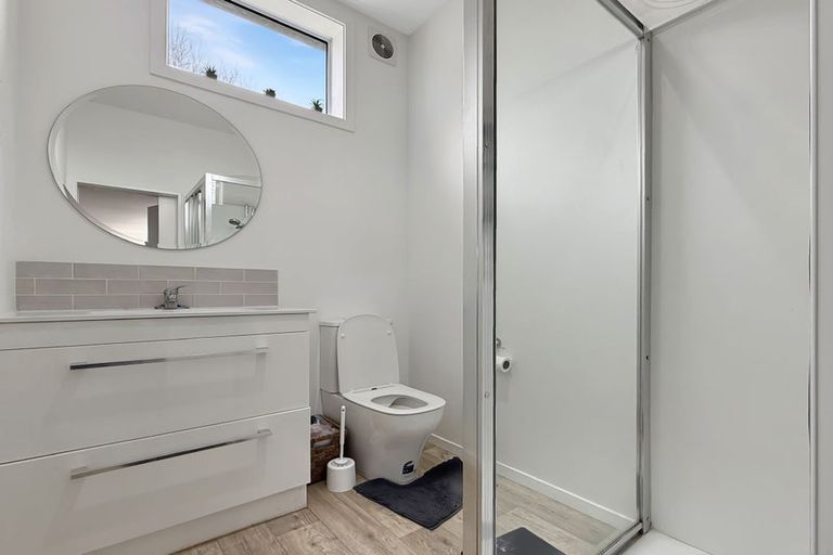 Photo of property in 355 Oxford Street, Levin, 5510