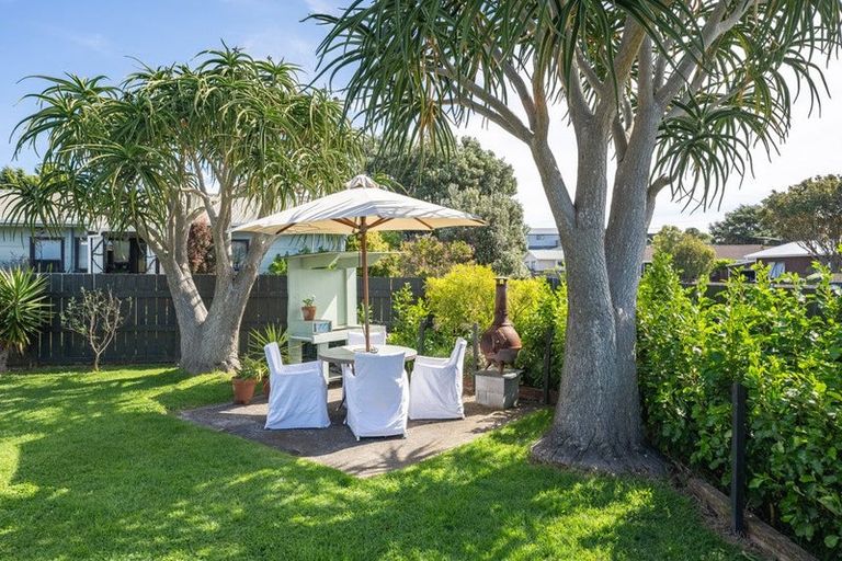 Photo of property in 88 Queens Road, Waikanae Beach, Waikanae, 5036