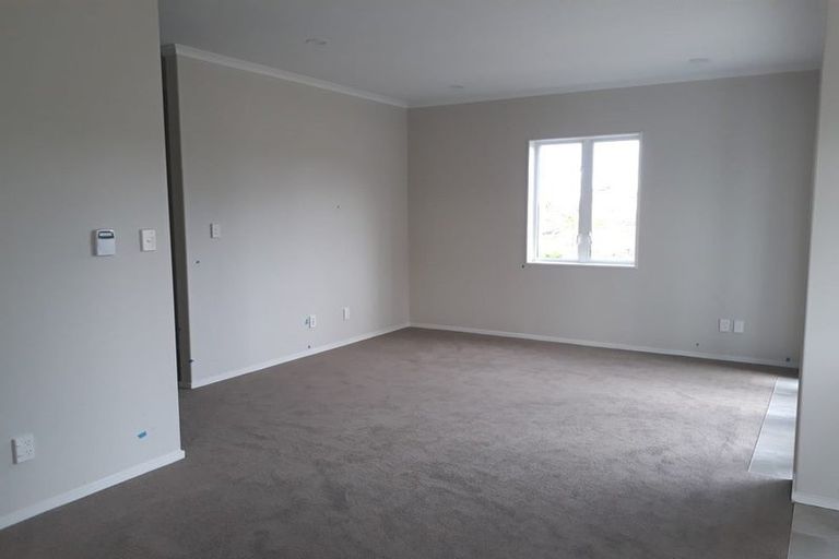 Photo of property in 10 Saddleback Crescent, Papakura, 2110