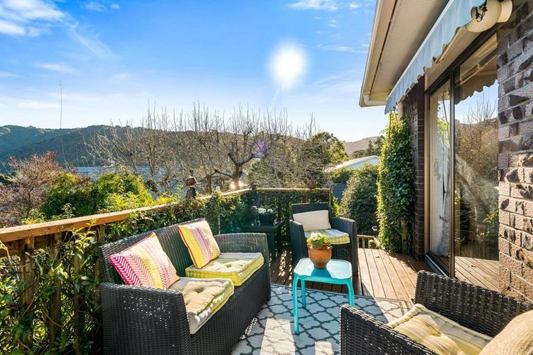 Photo of property in 1/21 Roband Crescent, Brown Owl, Upper Hutt, 5018