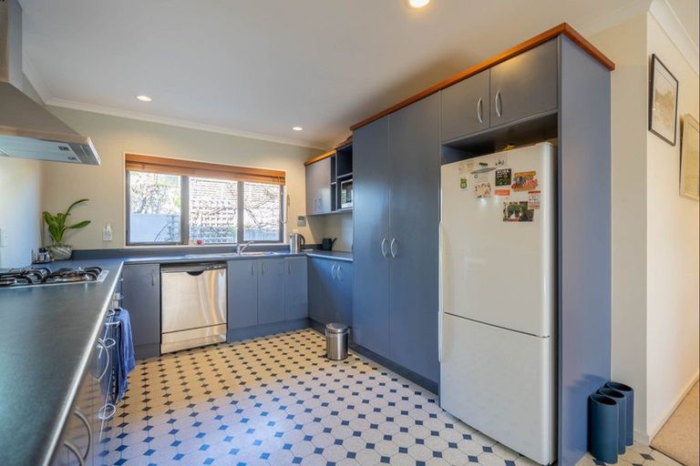 Photo of property in 18 Barrett Drive, Waikanae Beach, Waikanae, 5036