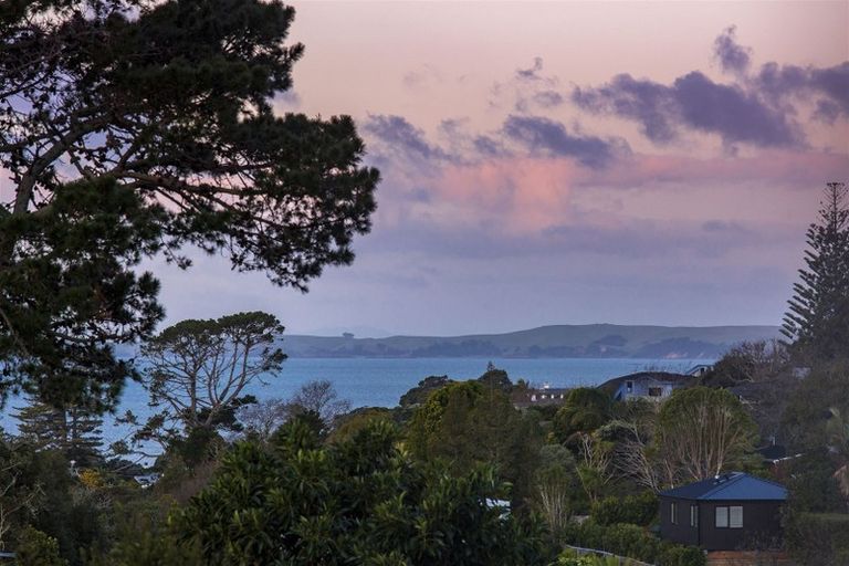Photo of property in 108 Kowhai Road, Campbells Bay, Auckland, 0630