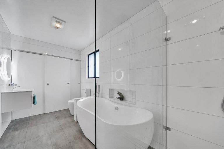 Photo of property in 216 Upland Road, Tarurutangi, New Plymouth, 4372