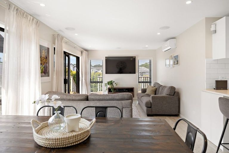 Photo of property in 60 Matua Road, Huapai, Kumeu, 0810