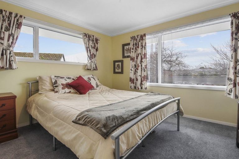 Photo of property in 17 Hillcrest Place, Avonhead, Christchurch, 8042