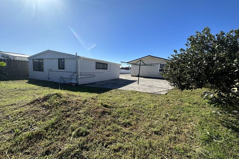 Photo of property in 4 Convair Crescent, Mangere, Auckland, 2022