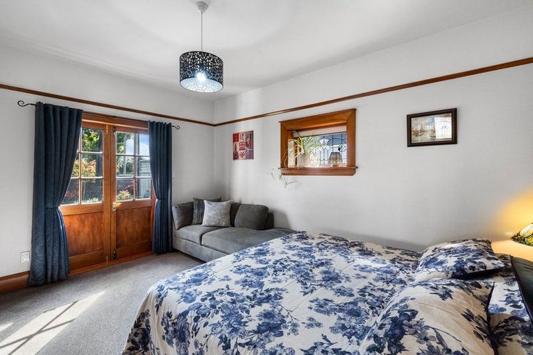 Photo of property in 102 Somerfield Street, Somerfield, Christchurch, 8024