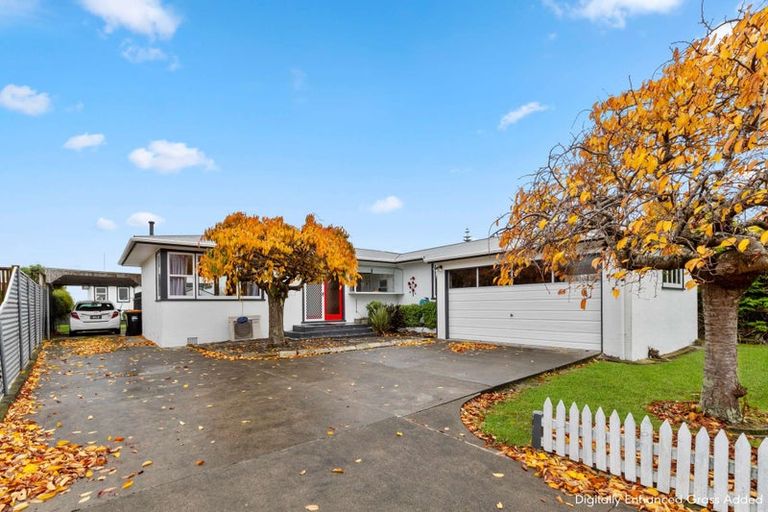 Photo of property in 33 Sutherland Crescent, Westbrook, Palmerston North, 4412