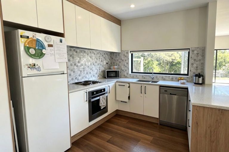 Photo of property in 1 Korokio Lane, Henderson, Auckland, 0612