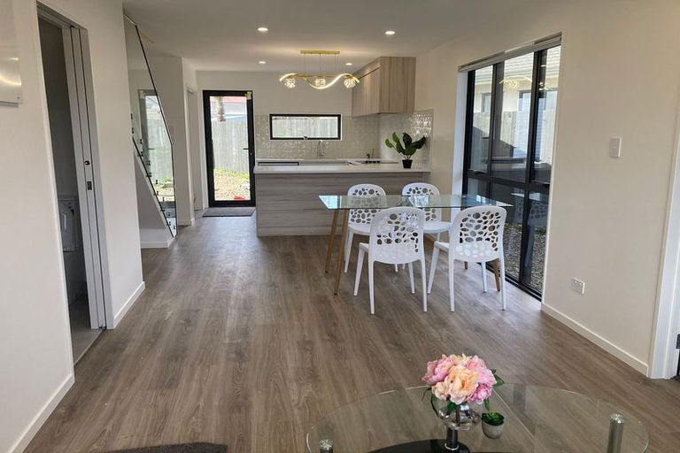 Photo of property in 2/3 Harris Road, Mount Wellington, Auckland, 1051