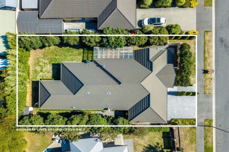 Photo of property in 6 Foresters Crescent, Parklands, Christchurch, 8083