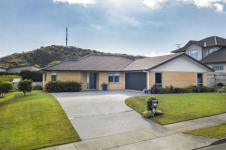 Photo of property in 10 Paparoa Crescent, Aotea, Porirua, 5024