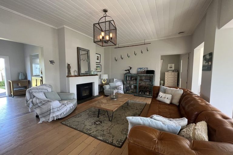 Photo of property in 11 Ocean View Road, Milford, Auckland, 0620