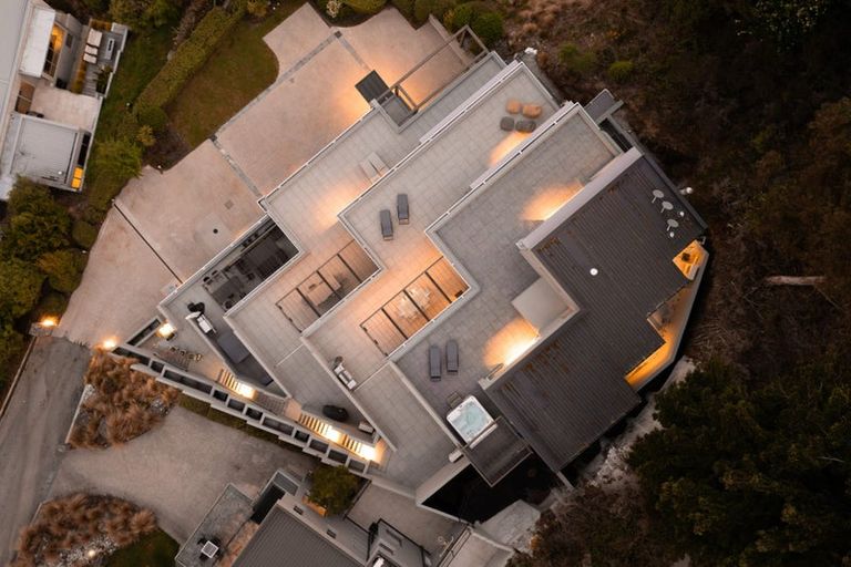 Photo of property in 6 Lordens Place, Fernhill, Queenstown, 9300