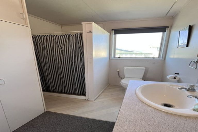 Photo of property in 3 Peters Avenue, Cloverlea, Palmerston North, 4412