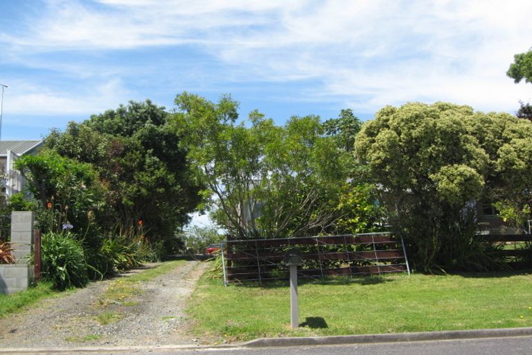 Photo of property in 12 Torkar Road, Clarks Beach, 2122