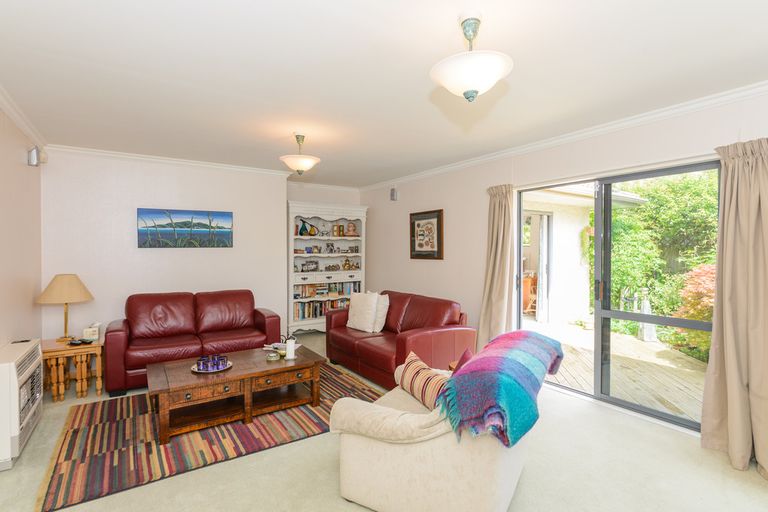Photo of property in 24 Greenwood Place, Fitzherbert, Palmerston North, 4410