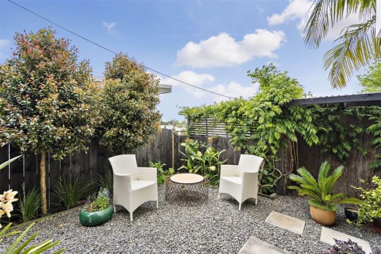 Photo of property in 14a Holiday Road, Stanmore Bay, Whangaparaoa, 0932