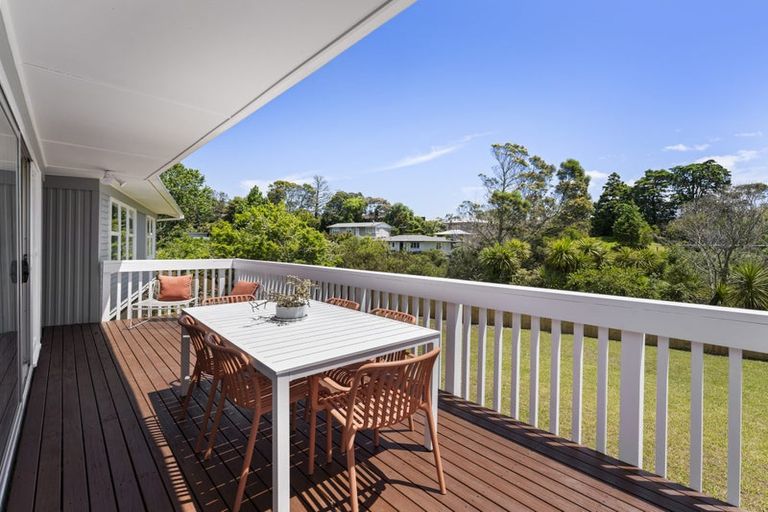 Photo of property in 12 Kiernan Place, Kelston, Auckland, 0602