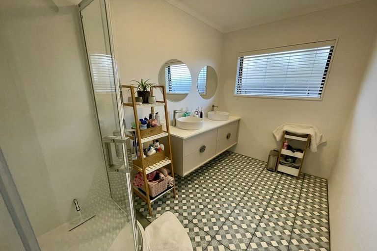 Photo of property in 27 Guthrie Street, Waterloo, Lower Hutt, 5011