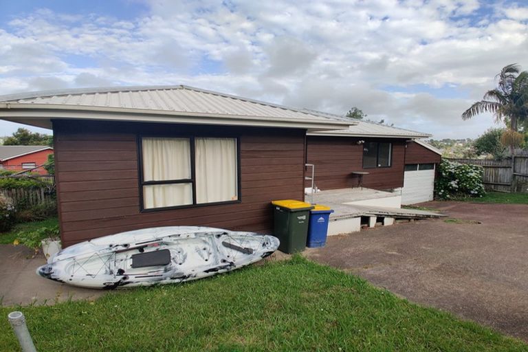 Photo of property in 2/12 Heathglen Place, Bayview, Auckland, 0629