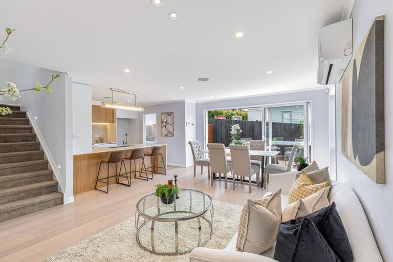 Photo of property in 123c Forrest Hill Road, Forrest Hill, Auckland, 0620