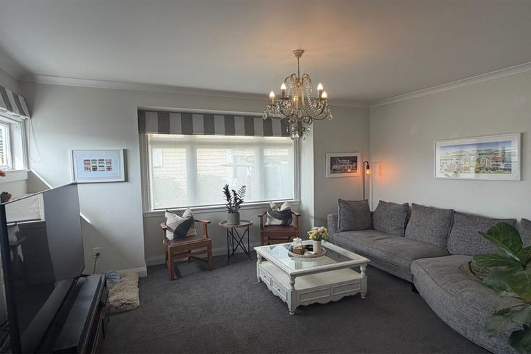 Photo of property in 43 Saint Johns Avenue, Palmerston North, 4414