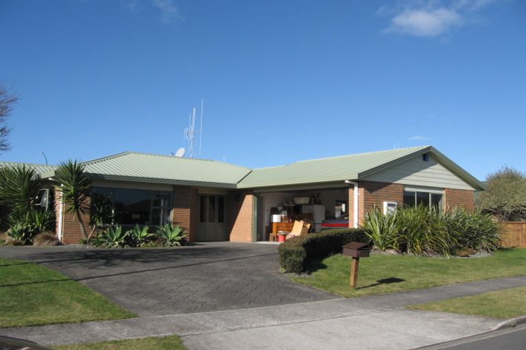 Photo of property in 8 Greenough Place, Rototuna, Hamilton, 3210