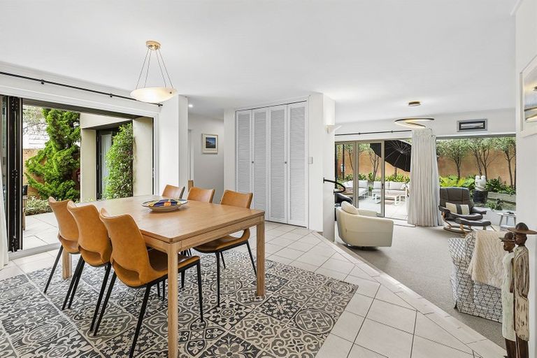 Photo of property in Highwic, 1/32 Hobson Street, Thorndon, Wellington, 6011