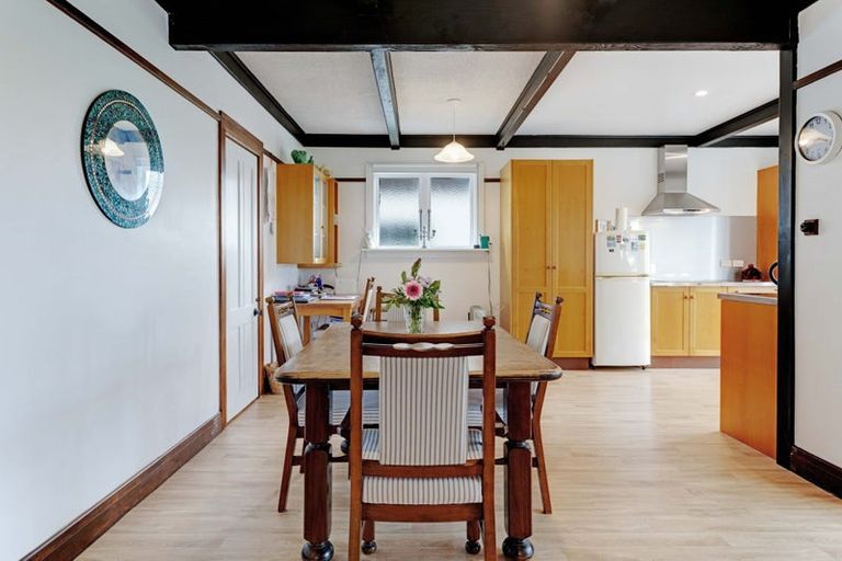 Photo of property in 81 Kiwi Esplanade, Mangere Bridge, Auckland, 2022