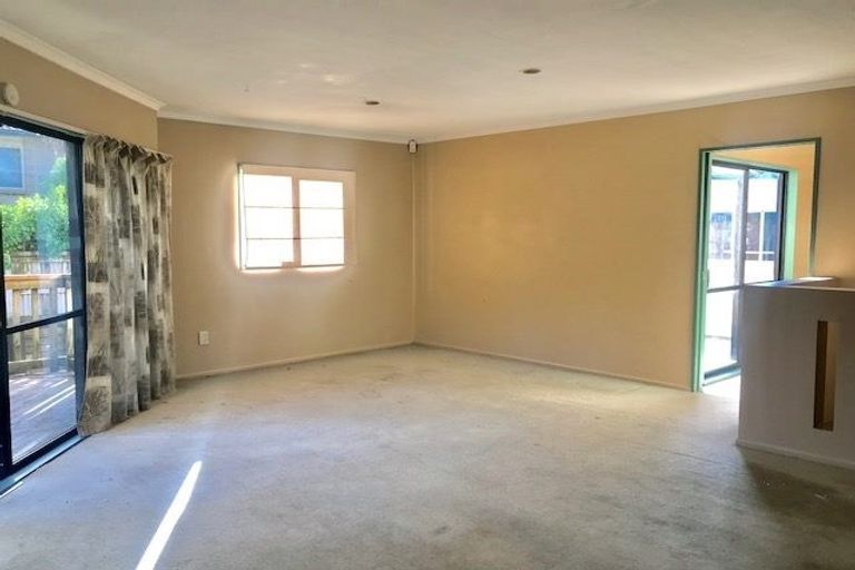 Photo of property in 39 Makora Road, Massey, Auckland, 0614