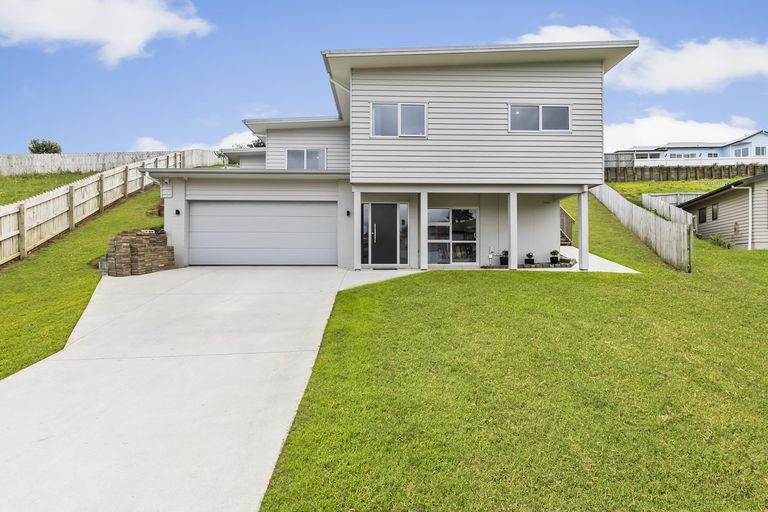 Photo of property in 43 Cape Vista Crescent, Pukekohe, 2120