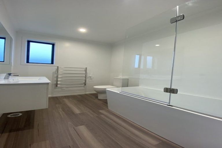 Photo of property in 18 Holystone Road, Whitby, Porirua, 5024