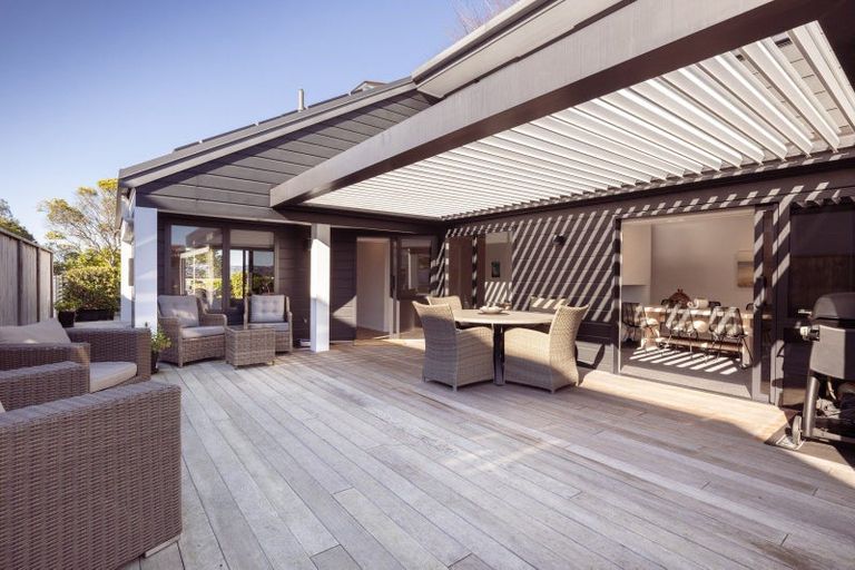 Photo of property in 253 Devonport Road, Tauranga, 3110