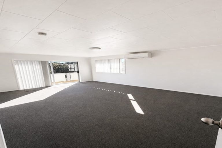 Photo of property in 1/21 Bonito Place, Bayview, Auckland, 0629