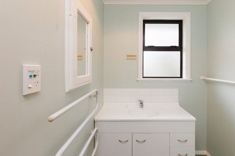 Photo of property in 64 Highbury Avenue, Highbury, Palmerston North, 4412