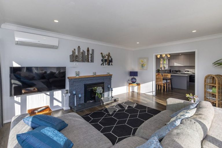 Photo of property in 34 Kaitawa Crescent, Paraparaumu, 5032