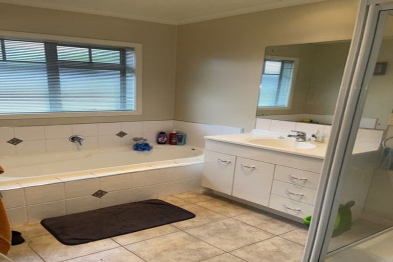 Photo of property in 86 Nielsen Gardens, Rototuna, Hamilton, 3210