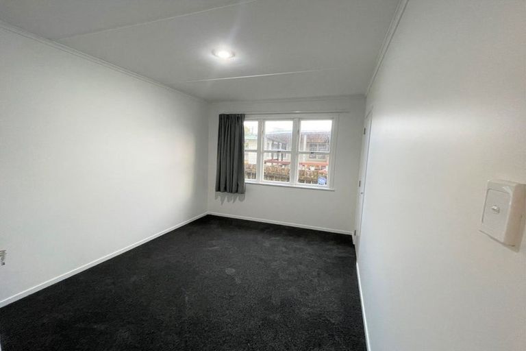 Photo of property in 21 Chilcott Road, Henderson, Auckland, 0612